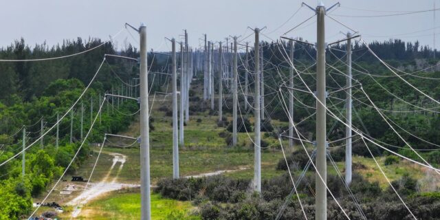 NERC emite alerta sobre centros de datos que amenazan la estabilidad de la red

 | Tech,AI,Energy,ai,energy,data-center,ll-ms,data-centers,electricity,power-grid,electric-grid,blackouts,limited-synd