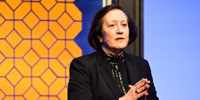 El director ejecutivo de Otis dice que no puede contratar mecánicos de ascensores lo suficientemente rápido

 | Careers,Economy,Tech,otis,blue-collar-jobs,skilled-trades,job-market