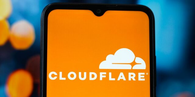 Cloudflare anuncia 1.100 despidos en medio de un cambio de enfoque hacia la IA

 | Tech,Careers,layoffs,ai-layoffs,big-tech,internal-memo,job-cuts,careers