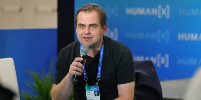 El memorando del CEO que recorta el 21% de los puestos de trabajo muestra un nuevo manual para los despidos de IA

 | Strategy,AI,Tech,Careers,layoffs,ai,founder-mode,layers,block,atlassian,ai-layoffs