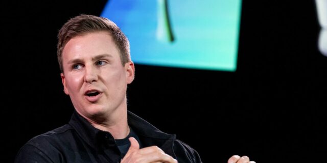 Figura AI: Los humanoides hacen una cama de forma autónoma en un nuevo vídeo

 | AI,Tech,Startups,robotics,figure,humanoid-robots,limited-synd,house,openai,tesla,optimus,figure-ai,robots,automation,ai