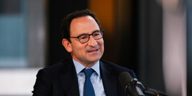 Jon Gray, de Blackstone, explica cómo aprovechar al máximo el trabajo en una gran empresa

 | Finance,blackstone,jon-gray,wall-street,careers