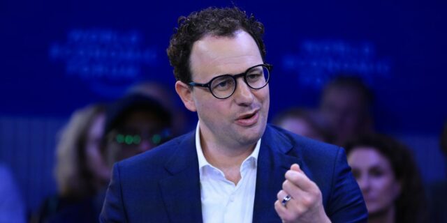 Anthropic amplía sus herramientas legales de IA, fortaleciendo a Claude Anthropic amplía sus herramientas legales de IA, fortaleciendo a Claude Cowork
| Tech,AI,Law,anthropic,legal,saas,software,artificial-intelligence,limited-synd,beacon-industries-big-bet,legal-ai,legal-tech,ai