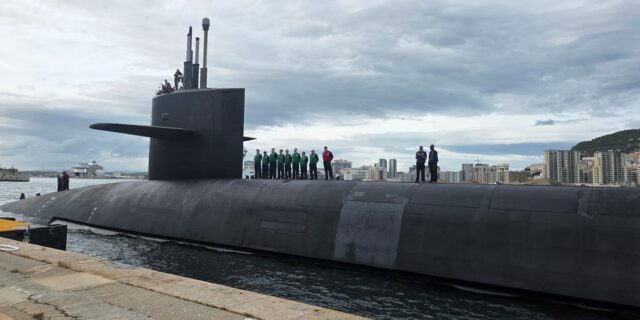 La Marina publica una rara fotografía de un submarino con misiles nucleares en medio de tensiones iraníes

 | Military & Defense,submarines,us-iran-war,us-submarines,navy-submarines,navy,ohio-class-submarine