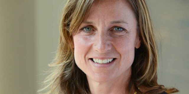 ¿Cómo es dirigir una empresa familiar cuando papá es un fundador multimillonario?

 | Careers,international,careers,strategy,jennifer-harvey,jim-thompson,crown-worldwide,logistics,family-business,succession,dynasty,billionaires,management,leadership,parenting