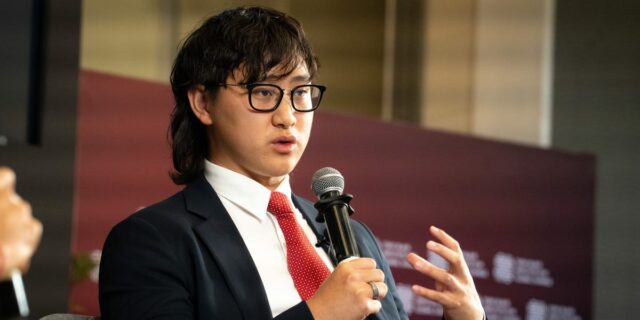 Alexandr Wang quiere que se disipen las mayores disputas de AI

 | AI,Tech,alexandr-wang,sam-altman,meta,yann-lecun,openai