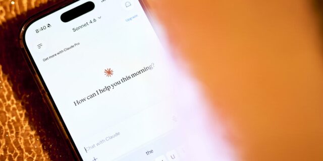 La IA ha transformado el lugar de trabajo de Anthropic, codificando el 90% de los proyectos, dice el director financiero

 | AI,Tech,Careers,anthropic,white-collar,ai-job-losses