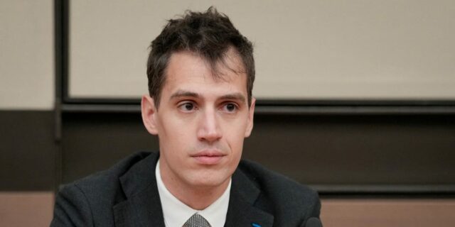 El CEO de Mistral advierte que Europa tiene 2 años para evitar depender de Estados Unidos en IA

 | AI,ai,artificial-intelligence,mistral,europe,ai-race,trending-uk,long-game-big-bet