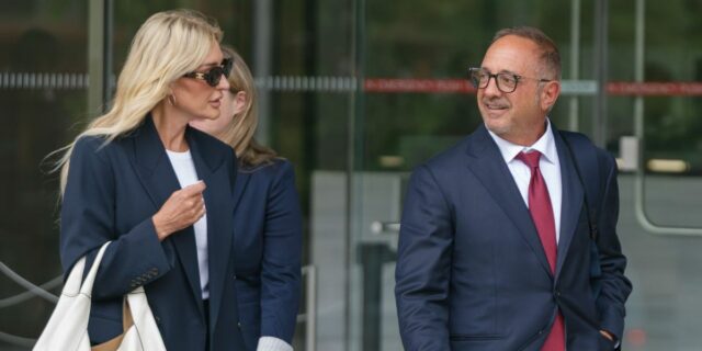 Jubilado testifica que perdió ahorros en acciones criticadas por Andrew Left

 | Law,andrew-left,short-sellers