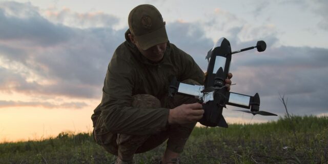 Rusia está probando un nuevo tipo de guerra Shahed con enormes oleadas de drones diurnos

 | Military & Defense,warfare-big-bet,ukraine-war,shahed-136,drone-warfare