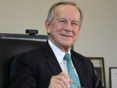 El multimillonario Jim Thompson reflexiona sobre su hija dirigiendo el negocio familiar
| Careers,careers,jim-thompson,jennifer-harvey,crown-worldwide,succession,dynasty,family-business,management,leadership,billionaires,founders,work-life-balance,nepotism El multimillonario Jim Thompson reflexiona sobre su hija dirigiendo el negocio familiar
| Careers,careers,jim-thompson,jennifer-harvey,crown-worldwide,succession,dynasty,family-business,management,leadership,billionaires,founders,work-life-balance,nepotism