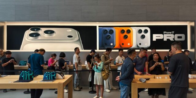 Las ventas del Apple iPhone 17 aumentan debido al retraso del Samsung Galaxy S26

 | Tech,apple,samsung,smartphones,iphones,iphone