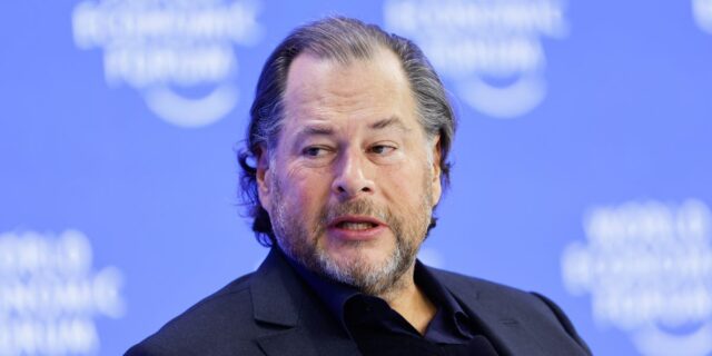 Marc Benioff dice que Salesforce gastará 300 millones de dólares en tokens antropogénicos

 | AI,marc-benioff,salesforce,anthropic