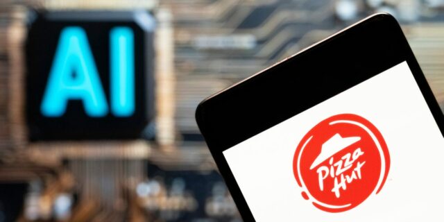 Pizza Hut enfrenta una demanda de franquicia por su sistema de inteligencia artificial

 | AI,Retail,Tech,pizza-hut,lawsuit,ai,artificial-intelligence