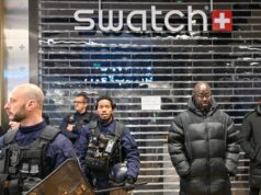 El caos estalla en las tiendas Swatch por la colaboración de relojes Audemars Piguet
| Retail,audemars-piguet,swatch,watches,luxury El caos estalla en las tiendas Swatch por la colaboración de relojes Audemars Piguet
| Retail,audemars-piguet,swatch,watches,luxury