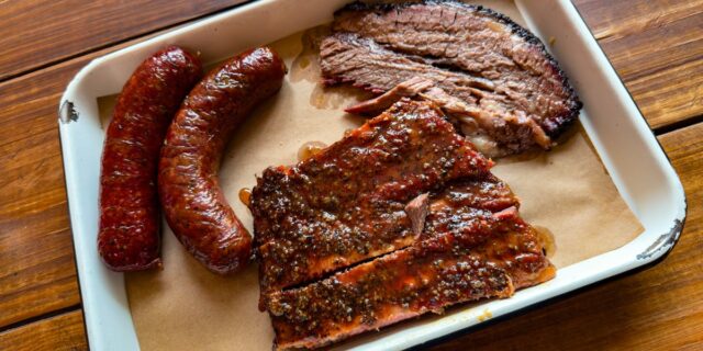 Los restaurantes de barbacoa más emblemáticos de todos los estados

 | Food,Travel,food,travel,bbq,barbecue,50-states,us,restaurants