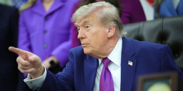 Reforma de préstamos estudiantiles de Trump: nuevo impulso bipartidista para incluir a las enfermeras

 | Economy,student-debt,student-loans,nurses,trump
