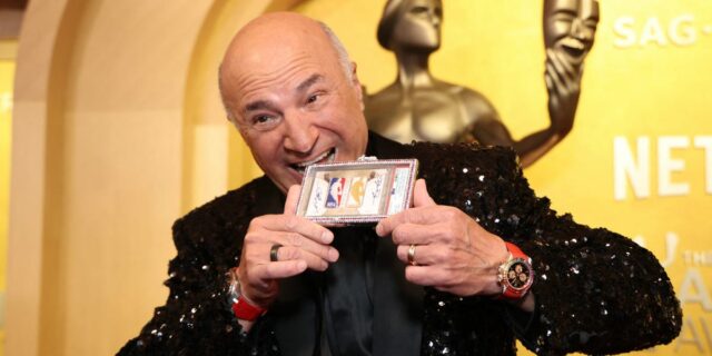 Cómo Kevin O'Leary puede resolver la reacción violenta de su centro de datos de IA

 | Tech,AI,media,ai,data-center,kevin-oleary,shark-tank,backlash,politics,jobs,data-centers,ai-infrastructure,big-tech,nimby