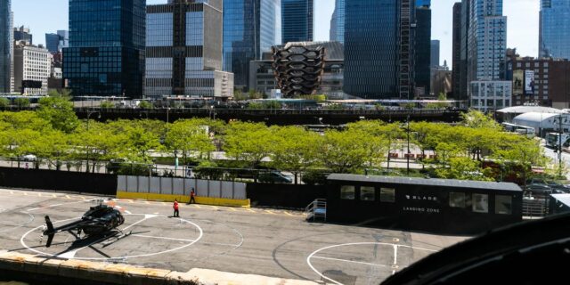 Flying Taxi Company se enfrenta a su primera gran prueba Flying Taxi Company se enfrenta a su primera gran prueba de viajes en Nueva York
| Travel,Transportation,blade,aviation,helicopters,evtols,flying-taxi,commuting,new-york-city,air-taxi,long-island,lirr,long-island-railroad