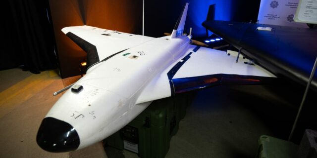 Rusia instala antenas anti-atasco en señuelos de espuma para Shaheds: Rusia instala antenas anti-atasco en señuelos de espuma para Shaheds: Ucrania
| Military & Defense,ukraine-war,serhii-flash-beskrestnov,drone-warfare,shahed-136,gerbera