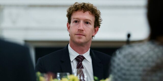 Llegó el día del despido en el Meta

 | Tech,AI,tech,ai,meta,mark-zuckberg,limited-synd,layoff