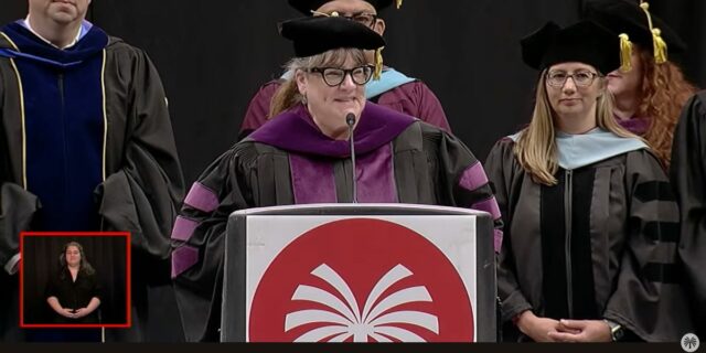 Un error de IA conduce a una debacle en la Un error de IA conduce a una debacle en la graduación... y disculpas
| AI,Education,Tech,gradution,ai,commencement