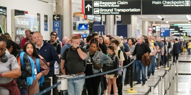 TSA Gold+ y los controles externos siguen el impulso de TSA Gold+ y los controles externos siguen el impulso de Trump para privatizar la seguridad de la aviación
| Travel,Transportation,tsa,aviation-security,airport-security,tsa-gold,transportation-security-administration