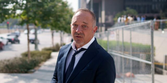Andrew dejó millones pagados por fondos de cobertura, dicen los fiscales

 | Law,andrew-left,short-sellers,securities-fraud