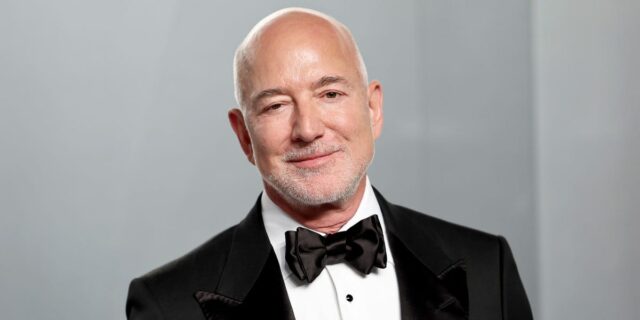 Jeff Bezos pide no imponer impuestos a las rentas bajas Jeff Bezos pide no imponer impuestos a las rentas bajas en Estados Unidos
| Tech,jeff-bezos,tax,taxation,blue-origin,amazon