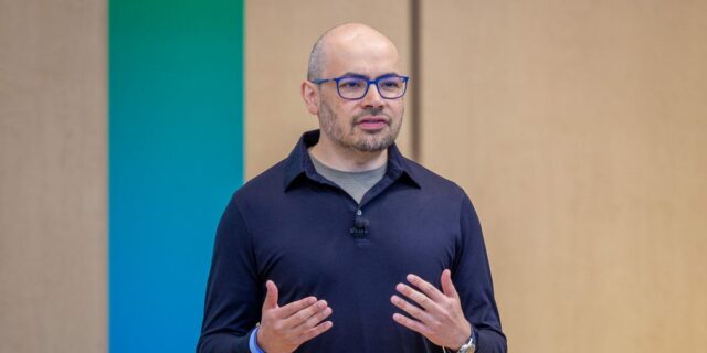 El CEO de DeepMind, Demis Hassabis, predice la singularidad de El CEO de DeepMind, Demis Hassabis, predice la singularidad de la IA en Google I/O
| Tech,AI,google,google-deepmind,demis-hassabis,ai,limited-synd,beacon-industries-big-bet,deepmind,agi,big-tech,artificial-intelligence,innovation