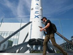 Goldman Sachs liderará los bancos en una oferta pública inicial récord de SpaceX
| Finance,finance,wall-street,banks,investment-banks,fees,elon-musk,spacex,space-x-ipo,valuation Goldman Sachs liderará los bancos en una oferta pública inicial récord de SpaceX
| Finance,finance,wall-street,banks,investment-banks,fees,elon-musk,spacex,space-x-ipo,valuation