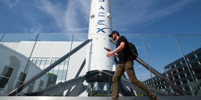Goldman Sachs liderará los bancos en una oferta pública inicial Goldman Sachs liderará los bancos en una oferta pública inicial récord de SpaceX
| Finance,finance,wall-street,banks,investment-banks,fees,elon-musk,spacex,space-x-ipo,valuation