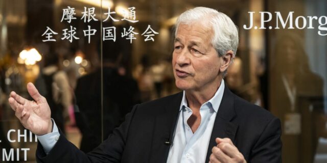 Jamie Dimon dice que contratará menos banqueros y más 'gente Jamie Dimon dice que contratará menos banqueros y más 'gente de IA'
| Finance,jamie-dimon,ai,jpmorgan