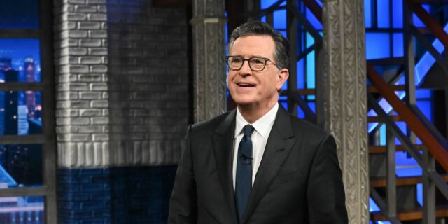 Celebridades y políticos reaccionan al último espectáculo de Stephen Colbert Celebridades y políticos reaccionan al último espectáculo de Stephen Colbert
| Entertainment,Media,late-show-with-stephen-colbert,stephen-colbert,cbs