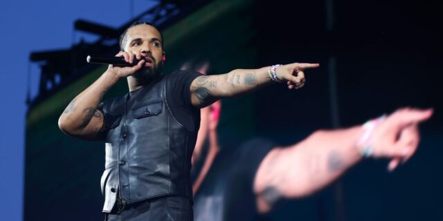 Los 3 nuevos álbumes de Drake encabezan las listas y Los 3 nuevos álbumes de Drake encabezan las listas y eso es lo único que le importa
| Entertainment,drake,taylor-swift,music,celebrities,analysis,billboard-charts