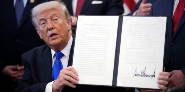 Lea la orden ejecutiva de AI que Trump no firmó Lea la orden ejecutiva de AI que Trump no firmó
| Tech,AI,Politics,trump,executive-order,ai,axel-springer-global-network,limited-synd