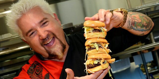 Guy Fieri comparte los mejores consejos sobre hamburguesas para su Guy Fieri comparte los mejores consejos sobre hamburguesas para su próxima barbacoa
| Food,burgers,food,guy-fieri