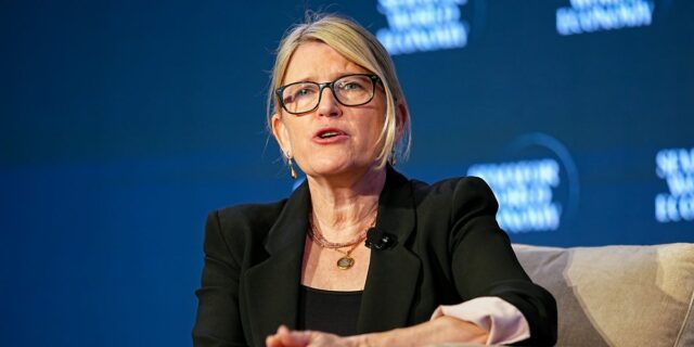 El director ejecutivo de JetBlue dice que los viajeros utilizan El director ejecutivo de JetBlue dice que los viajeros utilizan el 'truco' en silla de ruedas para evitar las colas
| Travel,Transportation,airlines,disabilities,air-travel,aviation,jetblue,joanna-geraghty,wheelchairs