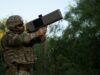 El ejército estadounidense utiliza la frontera sur para probar tecnología anti-drones
| Military & Defense,drones,army,southern-border,counter-drone,defense-tech El ejército estadounidense utiliza la frontera sur para probar tecnología anti-drones
| Military & Defense,drones,army,southern-border,counter-drone,defense-tech