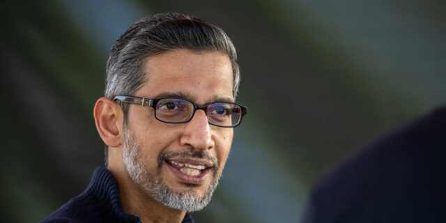 Sundar Pichai dice que los graduados abucheados vivirán con las consecuencias de la IA

 | AI,Tech,Careers,Education,ai,artificial-intelligence,graduates,jobs,job-market,workforce,ai-backlash