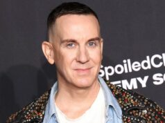 Los estudiantes aplauden a Jeremy Scott por destrozar su discurso de apertura sobre IA
| AI,Tech,Careers,jeremy-scott,ai,college-graduates,fashion Los estudiantes aplauden a Jeremy Scott por destrozar su discurso de apertura sobre IA
| AI,Tech,Careers,jeremy-scott,ai,college-graduates,fashion