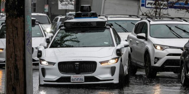 El mes lleno de baches de Waymo: viajes suspendidos debido a problemas en la carretera

 | Transportation,Tech,AI,waymo,autonomous-driving,self-driving-cars,ride-hailing,transportation,tech