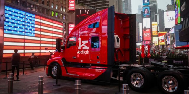 La IA llega para los camioneros. Nuevo proyecto de ley La IA llega para los camioneros. Nuevo proyecto de ley intenta ayudar a los trabajadores estadounidenses.
| Transportation,autonomous-trucks