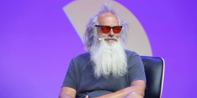 El cofundador de Def Jam, Rick Rubin, dice que es un "adicto al trabajo vago"

 | Entertainment,def-jam-records,rick-rubin,music,work,success