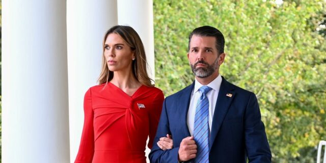 Cronología de la relación de Donald Trump Jr. y Bettina Cronología de la relación de Donald Trump Jr. y Bettina Anderson, matrimonio
| Politics,donald-trump,don-jr,bettina-anderson,inauguration,kimberly-guilfoyle,trump-family,relationship-timelines,relationship-timeline