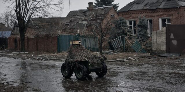 Cómo un oscuro impuesto a los vehículos eléctricos le costó Cómo un oscuro impuesto a los vehículos eléctricos le costó a Ucrania miles de robots de combate este año
| Military & Defense,ukraine-war,warfare-big-bet,uncrewed-ground-vehicles,drone-warfare