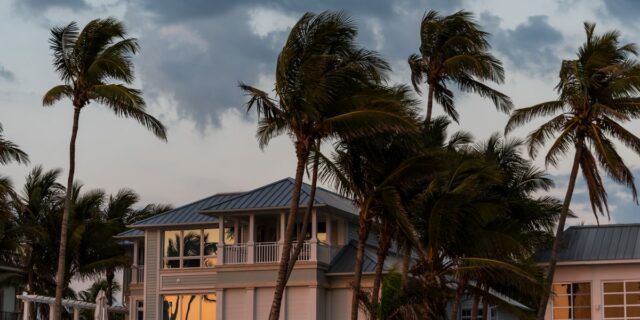 Los 15 estados con mayor riesgo de sufrir daños por huracanes

 | Real Estate,hurricanes,climate-change,florida,new-york,housing,cities