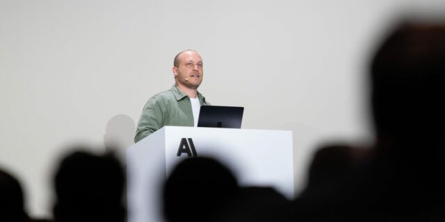 Claude Code Creator les dice a los graduados de informática: "Empiecen una startup"

 | AI,Tech,claude-code,boris-cherny,anthropic,software-engineer,advice-to-graduates