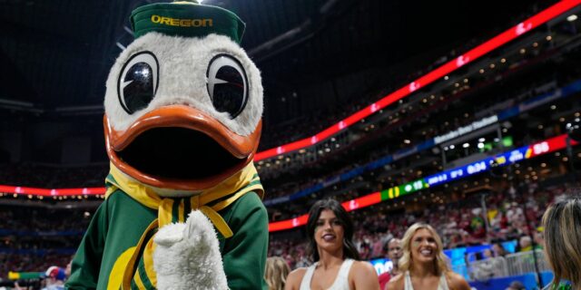 DuckDuckGo ve un aumento a medida que algunos usuarios luchan DuckDuckGo ve un aumento a medida que algunos usuarios luchan contra los cambios de inteligencia artificial de Google
| AI,Tech,google,google-search,search,duckduckgo,artificial-intelligence,generative-ai,ai-mode,limited-synd,search-engines,big-tech,ai