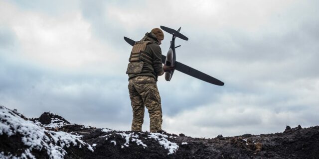Rusia envía enjambres de drones baratos tras soldados solitarios | Rusia envía enjambres de drones baratos tras soldados solitarios
| Military & Defense,drone-warfare,ukraine,russia,drone,drones